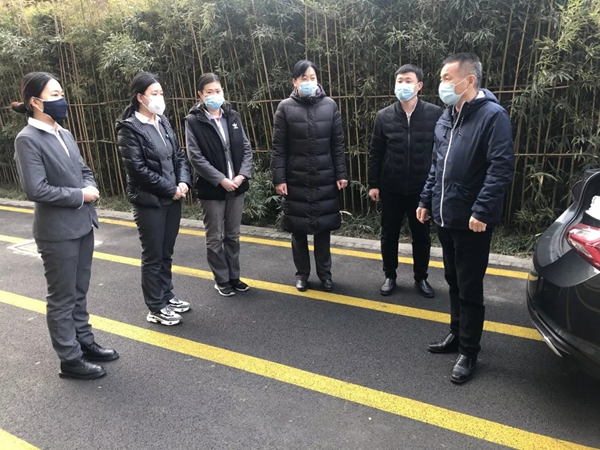 三箭物業(yè)人在一線，防疫工作進(jìn)行時(shí)2.jpg