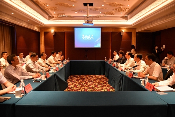 市中區(qū)政府、中國鐵塔山東省分公司、山東三箭集團(tuán)舉行項目合作簽約儀式